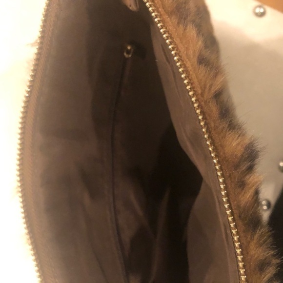 Leopard Faux Fur Cross Body Bag - Picture 5 of 6
